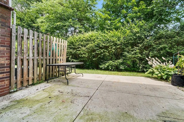 651 Newton Sq, Moon/Crescent Twp, PA 15108 - view of patio / terrace