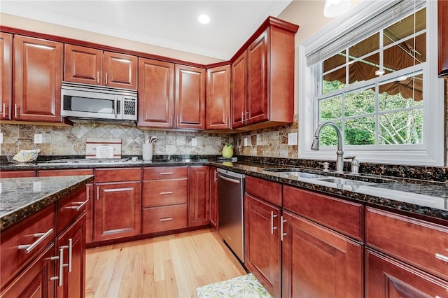 1044 Cross Creek Dr, South Union Twp, PA 15401 - kitchen with stainless steel appliances, light wood-style flooring, dark stone countertops, backsplash, and recessed lighting