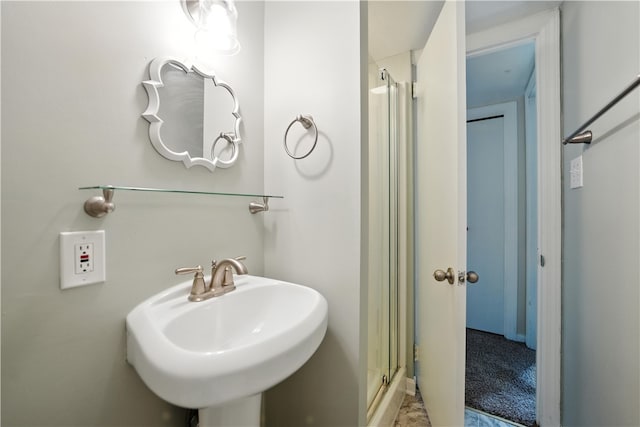 112 Oxford Pl, Saint Clair, PA 15241 - bathroom featuring a sink and a stall shower