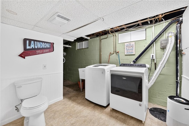 112 Oxford Pl, Saint Clair, PA 15241 - laundry room featuring washing machine and dryer