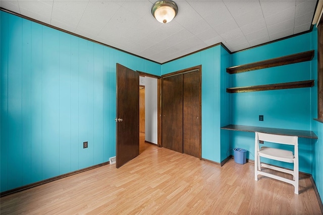 115 Shippingport Rd, Aliquippa, PA 15001 - unfurnished bedroom featuring wood finished floors and a closet