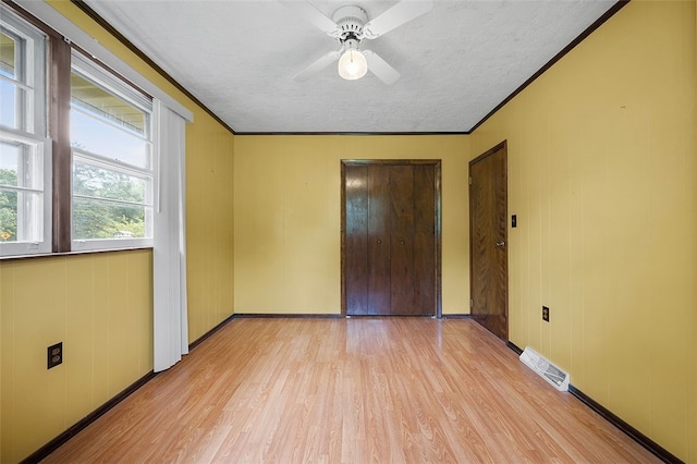 115 Shippingport Rd, Aliquippa, PA 15001 - unfurnished bedroom featuring light wood finished floors, crown molding, a closet, and ceiling fan
