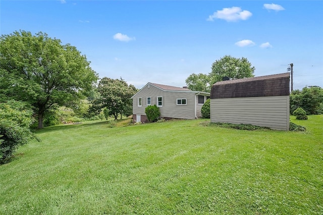 115 Shippingport Rd, Aliquippa, PA 15001 - view of grassy yard featuring a shed