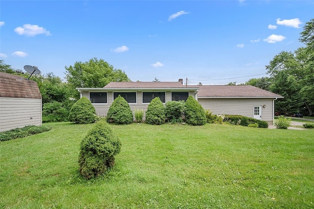 115 Shippingport Rd, Aliquippa, PA 15001 - view of front of home with a front yard