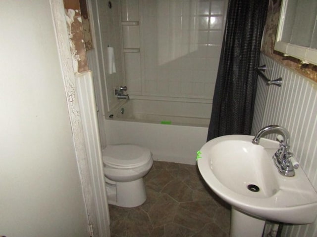 463 Georgetown Rd, South Beaver Twp, PA 16115 - bathroom featuring a sink and shower / bath combo