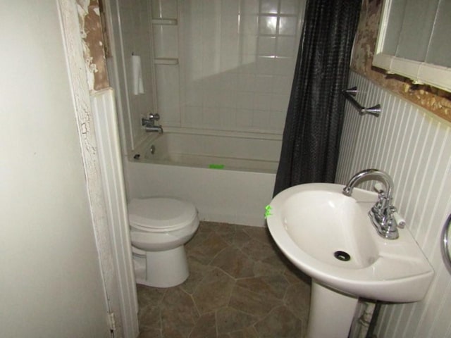 463 Georgetown Rd, South Beaver Twp, PA 16115 - full bath featuring toilet and shower / bath combo