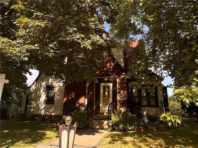 109 Maplewood Ave, Center Twp, PA 15001 - view of front facade featuring a front yard
