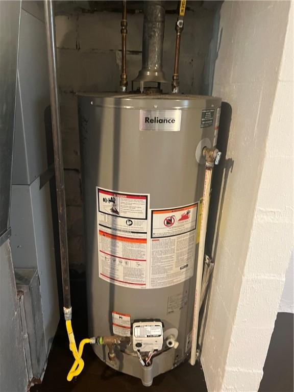 1735 Kimball Ave, New Kensington, PA 15068 - utilities with gas water heater