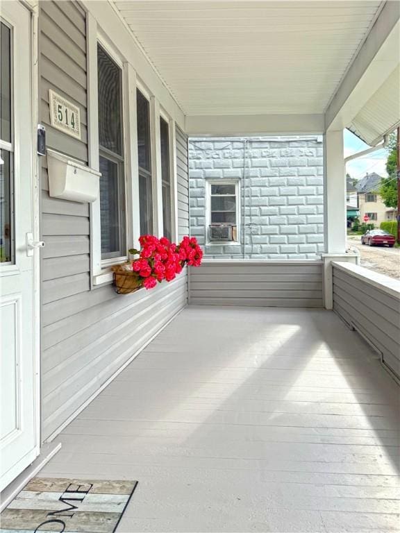 514 Linden Ave, New Kensington, PA 15068 - view of covered porch
