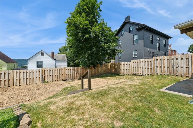 327 Charles Ave, New Kensington, PA 15068 - fenced backyard with a patio