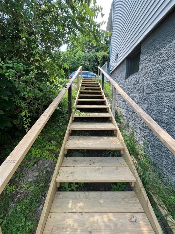 702 Sellers Ave, Jeannette, PA 15644 - view of staircase