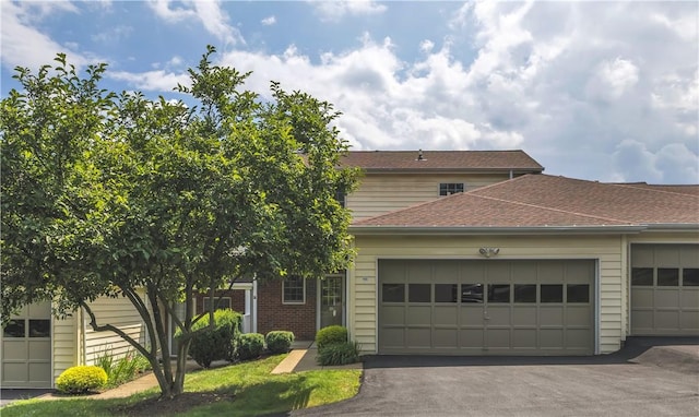 103 Boxwood Ct, Peters Twp, PA 15317 - view of front facade featuring roof with shingles