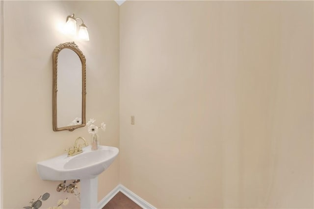 103 Boxwood Ct, Peters Twp, PA 15317 - bathroom featuring baseboards and a sink
