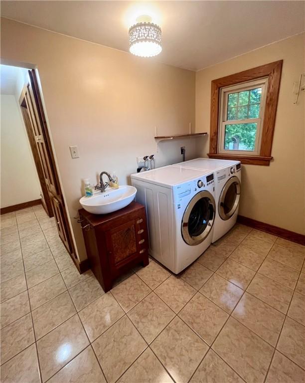 423 Bonniebrook Rd, Summit Twp, PA 16002 - laundry room featuring separate washer and dryer and light tile patterned floors