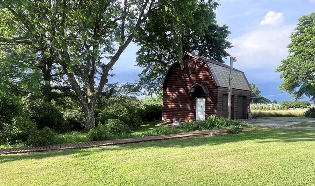 423 Bonniebrook Rd, Summit Twp, PA 16002 - view of barn with a yard and driveway