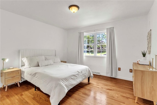 114 Franklin Oaks Dr, Franklin Twp, PA 16001 - bedroom featuring light wood-style floors and baseboards
