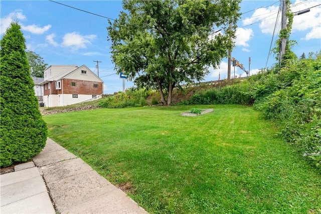 90 S Thompson Ln, North Huntingdon, PA 15642 - view of grassy yard