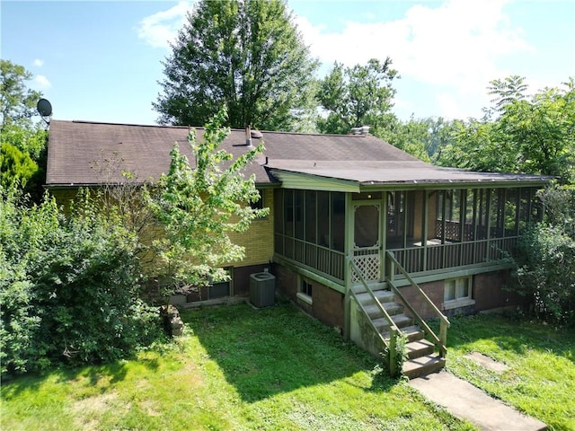 138 Demmel Dr, Peters Twp, PA 15317 - view of front facade with a sunroom, a front lawn, and roof with shingles