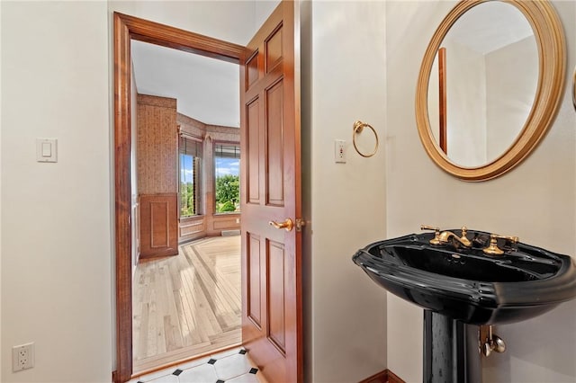 4 Hawthorne Ln, Penn Twp, PA 15642 - bathroom featuring baseboards