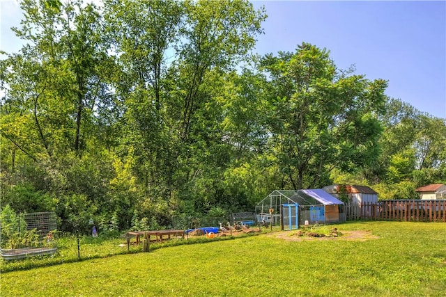 2128 Stoops Ct, Apollo Boro, PA 15673 - view of yard featuring an outdoor structure