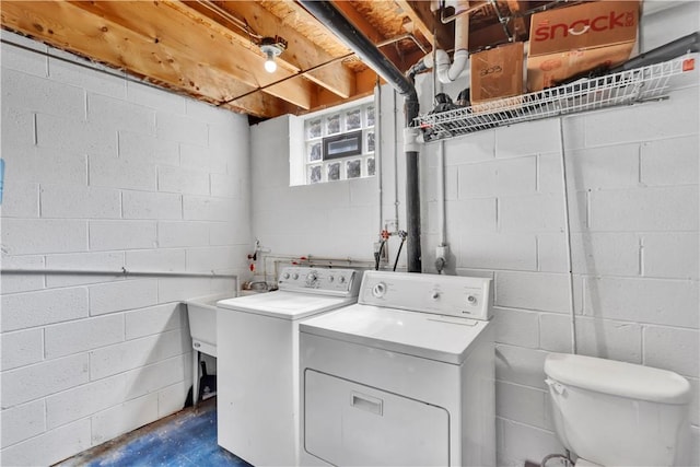 2128 Stoops Ct, Apollo Boro, PA 15673 - laundry area featuring separate washer and dryer