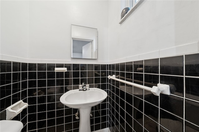 4075 Greensburg Pike, Wilkins Twp, PA 15221 - bathroom featuring tile walls and a wainscoted wall