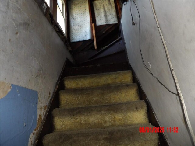 807 Lee Ave, Farrell, PA 16121 - photo 13