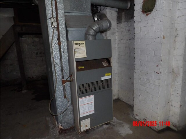 807 Lee Ave, Farrell, PA 16121 - photo 19