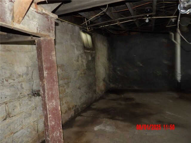 807 Lee Ave, Farrell, PA 16121 - photo 22