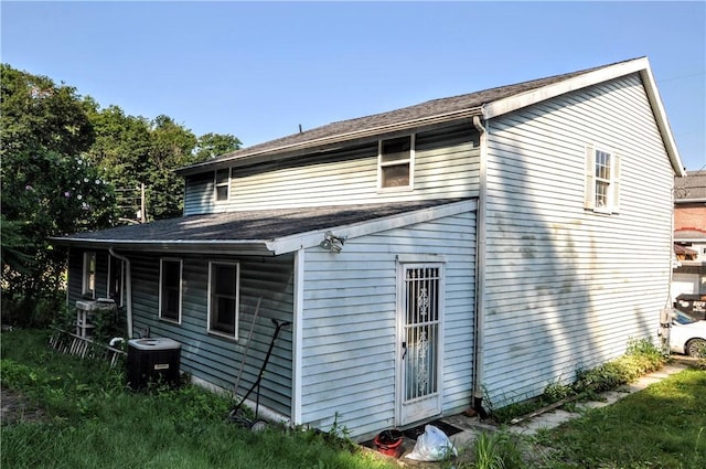 517 S 3rd Ave, Elizabeth Twp/Boro, PA 15037 - back of property featuring a shingled roof