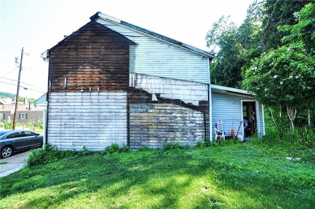 517 S 3rd Ave, Elizabeth Twp/Boro, PA 15037 - view of side of home with a lawn