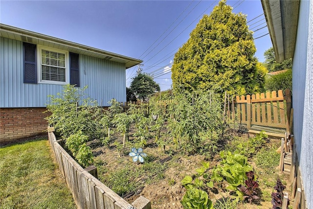 2 Redgrave Dr, Hempfield Twp, PA 15601 - view of yard with a garden