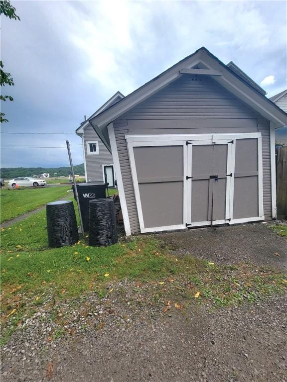 413 River Ave, Aliquippa, PA 15001 - garage featuring a shed
