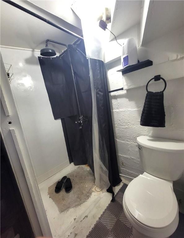 413 River Ave, Aliquippa, PA 15001 - full bathroom with a stall shower