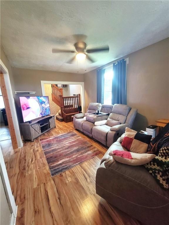 413 River Ave, Aliquippa, PA 15001 - living room featuring ceiling fan, light wood-type flooring, and a textured ceiling
