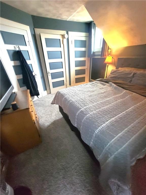 413 River Ave, Aliquippa, PA 15001 - bedroom with carpet flooring