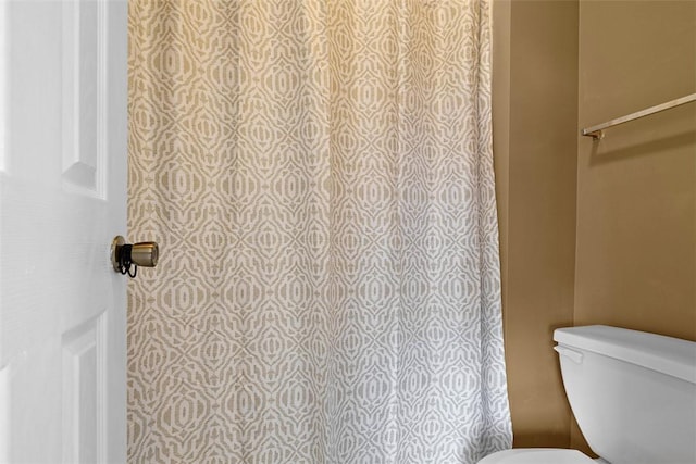 53 Peters Rd, Hempfield Twp, PA 15601 - bathroom with toilet and curtained shower