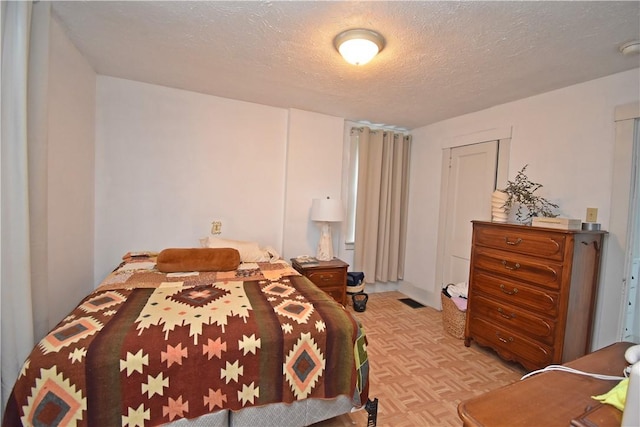 1804 Ridge Ave, Coraopolis, PA 15108 - bedroom with a textured ceiling