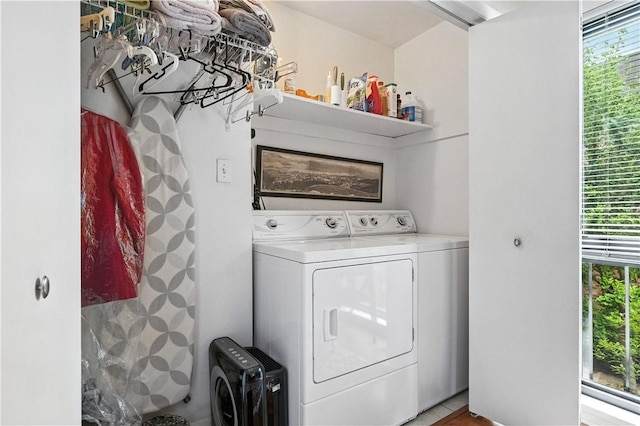 38 Foster Sq, Central North Side, PA 15212 - laundry area featuring washing machine and clothes dryer