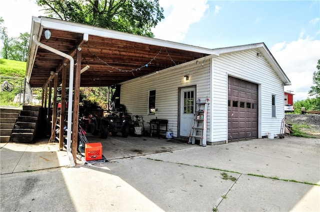 8263 Mentor Rd, Forward Twp, PA 15037 - garage featuring driveway