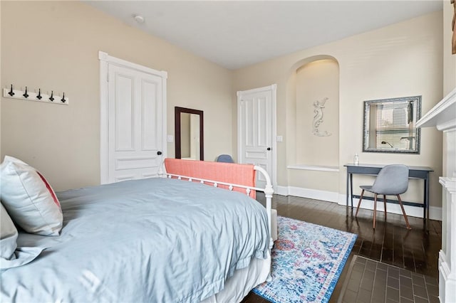 423 Lockhart St, East Allegheny, PA 15212 - bedroom featuring dark wood-style flooring and arched walkways