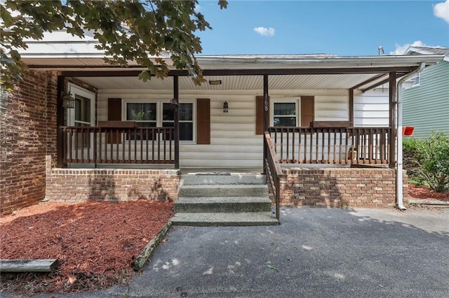 168 Debernardo Ln, Mahoning Twp, PA 16132 - single story home with covered porch