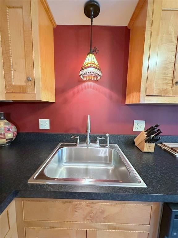 157 Aberdeen Dr, Mccandless, PA 15237 - kitchen featuring dark countertops and decorative light fixtures