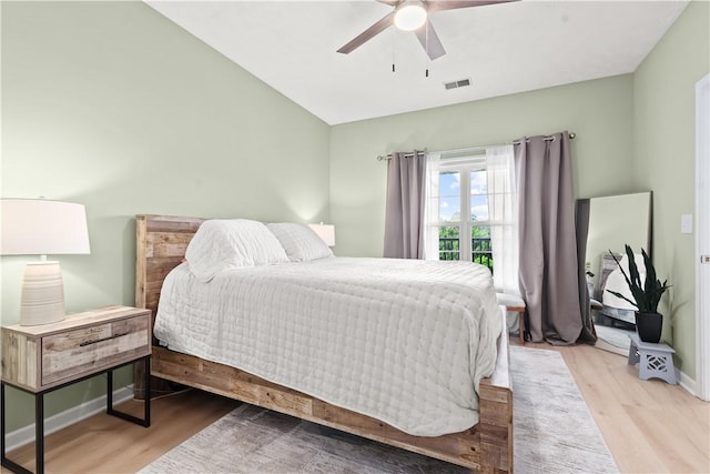 219 Stockton Rdg, Cranberry Twp, PA 16066 - bedroom with wood finished floors and a ceiling fan