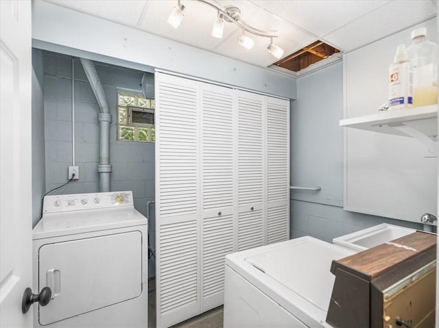 119 Abington Dr, Mt Lebanon, PA 15216 - laundry area with washer and dryer and concrete block wall