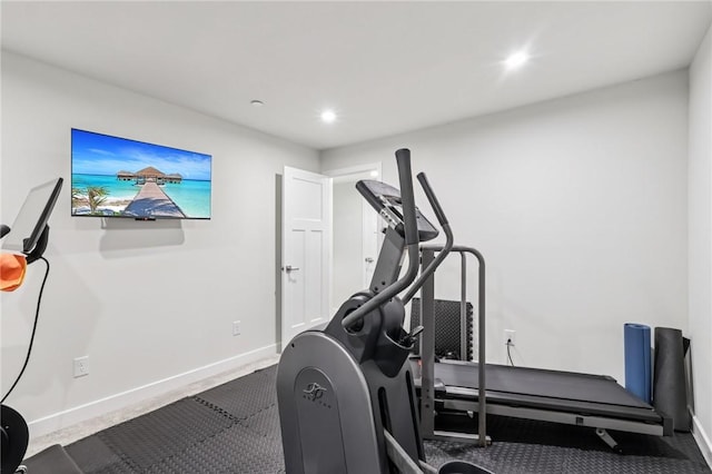 306 Helenium Dr, Adams Twp, PA 16046 - workout room featuring recessed lighting and carpet