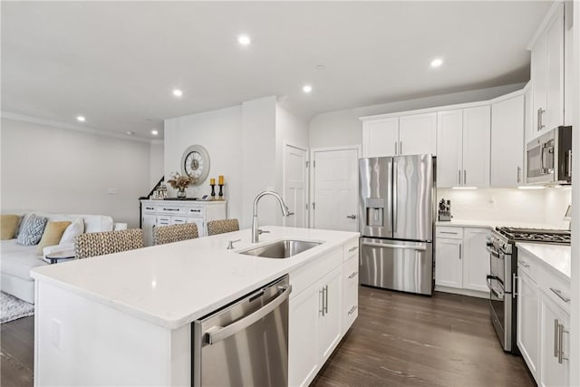 306 Helenium Dr, Adams Twp, PA 16046 - kitchen featuring appliances with stainless steel finishes, a center island with sink, dark wood-style floors, recessed lighting, and light countertops