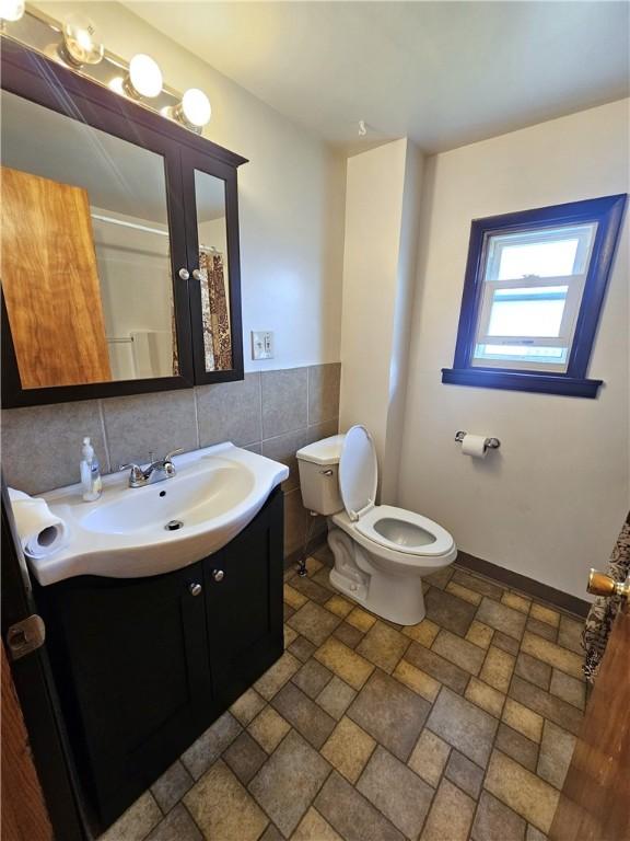 596 Beech St, City Of Washington, PA 15301 - bathroom with vanity and tile walls