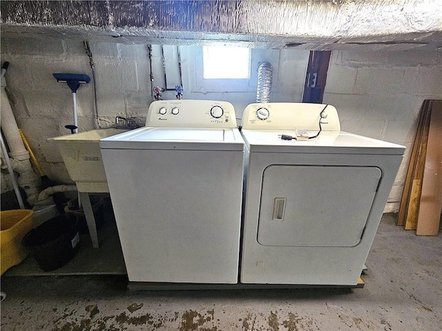 596 Beech St, City Of Washington, PA 15301 - washroom featuring washing machine and clothes dryer