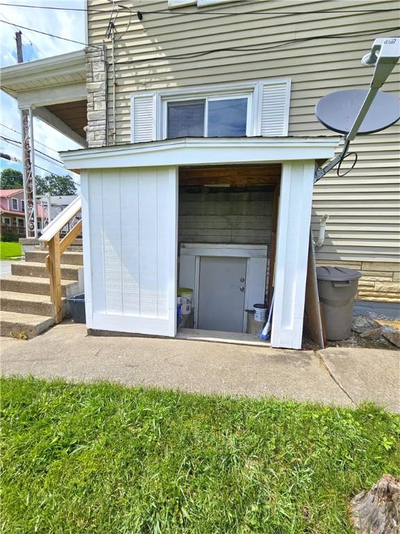 596 Beech St, City Of Washington, PA 15301 - view of garage